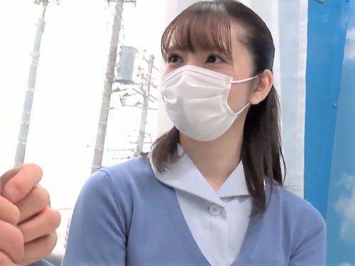 【素人ナンパ】雨の中マジックミラー号に乗りナース服を着衣のまま中出し種付けされてしまった清楚スレンダー美人お姉さん苦笑い