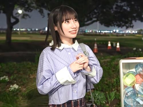 【素人ナンパ】何か持ってきた!?開けますよww動画撮影にOKしたハイテンションJD低身長お姉さんが両手で肉棒もちフェラした