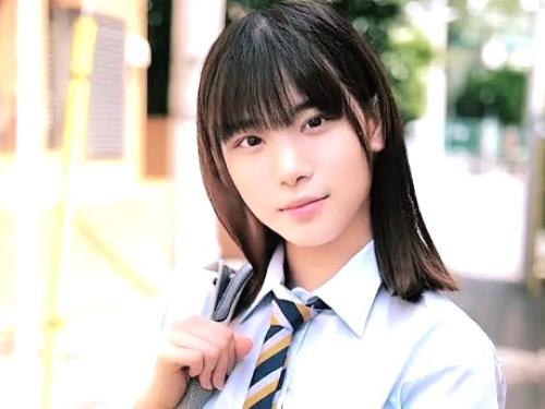 【素人ナンパ】自分のおっぱいセルフ乳首責め＆指突っ込んで自撮りオナニーで昇天したウブJKが制服着衣のまま激ピストンSEX