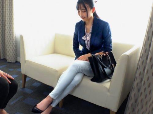 【素人ナンパ】スラリと伸びた美脚が魅力のマスク美人をホテルに連れ込み乳首責め乳首舐めズボンずらし電マ責めヤりたい放題する