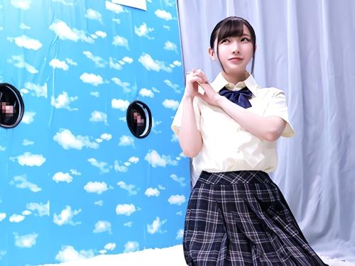 【素人ナンパ】さっきまでカップル繋ぎしていた彼氏のちんこ当てに挑戦したスレンダー美少女JKが罰ゲームで制服着衣のまま挿入された