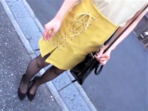 【素人ナンパ】スレンダーな女子大生を車に連れ込み企画撮影!清楚な美人お姉さんが黒パンスト脱ぎトラウマ男の前で指オナニー!