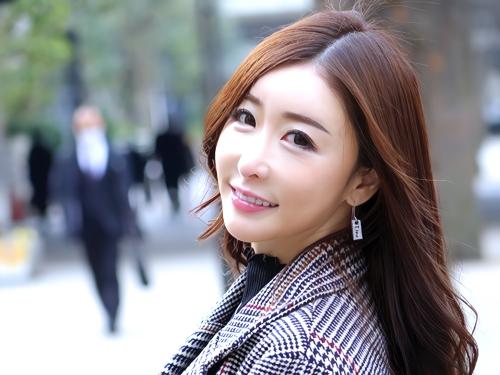 【人妻ナンパ】巨乳おっぱい美熟女ホテル連れ込みまず初めベロチューキスし四十路まんこをクンニすれば奥さんは不倫Hしたくなる