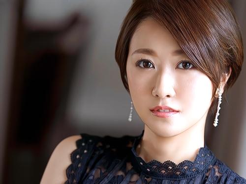 【美熟女×AVデビュー】清楚ふんわり人妻がデビュー作品で秘めた欲望 を解き放つ!!ベロチューやグラインド騎乗位がエロ過ぎ注意