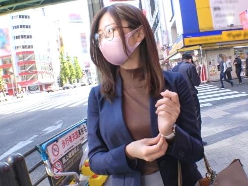 【素人ナンパ】仕事終わりのスレンダー美女の唇奪いキスからのエロテクで脱がしていく‥頭を抑え込み喉奥までブツいれイラマチオ