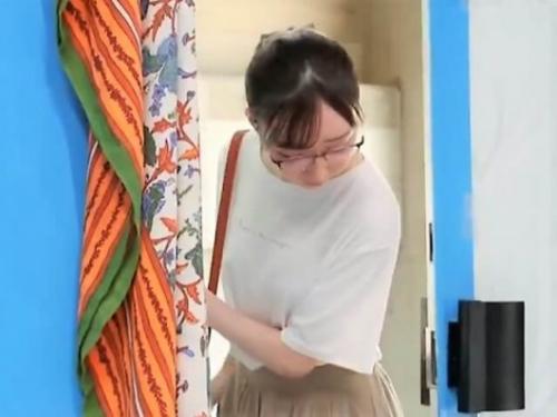 【マジックミラー号】エステ体験に来た爽やかメガネお姉さんが美ケツや美脚にオイルかけられマッサージ師の手がおっぱいの方へ