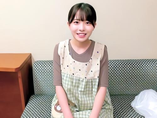 【素人ナンパ】え～じゃぁもう少しだけ…断りきれず乳首舐めベロチューキスしたロリ美少女が授乳手コキし美乳おっぱい吸われる