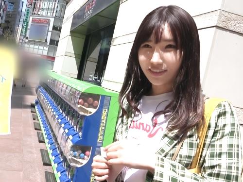 【素人ナンパ】ちょっと恥ずかしいです♥保育の学校に通う美少女がベビー服を着ての赤ちゃん変態プレイで発情しおしゃぶり咥える