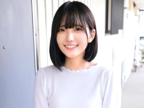 【素人】手に精子ザーメンかけられ顔引きつらせるロリフェイス美少女が羞恥まんこで早漏ちんこと素股し中に挿れられ騎乗位