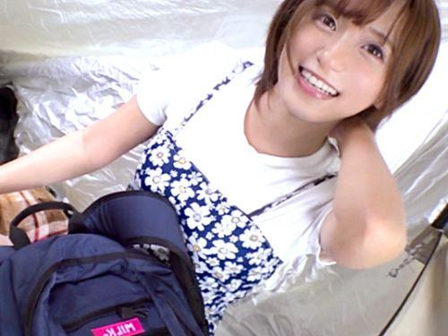 【素人ナンパ】母親依存な一面があるという好奇心旺盛なリケジョ美少女がテントに中で潮吹きしてしまったり声我慢し羞恥セックスした