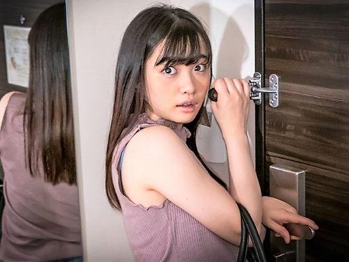 【デリヘル】弱みを握られた美人お姉さんが本当は禁止されてる中出し許可し口止め　彼氏の上司に風俗バイトが見つかった剛毛JD