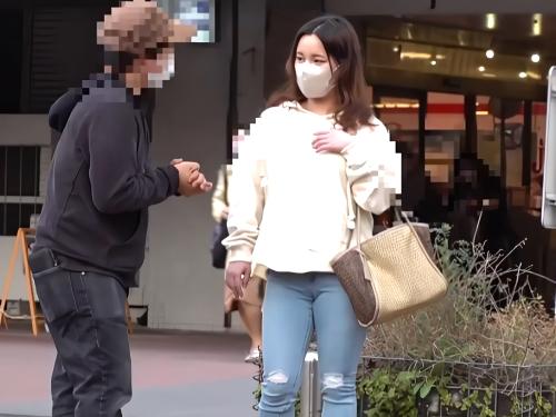 【人妻ナンパ】閉ざされたMM号の中でデカ尻にオイル塗られ他肉棒に跨りヌルヌル素股してしまった爆乳デカ尻の美熟女おばさん