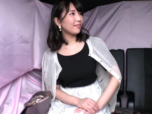 【人妻ナンパ】帰宅前の太眉毛セクシー美人ママが男の口車にのせられ勃起した乳首を乳首責め触られホテルに連れ込まれ不倫堕ち