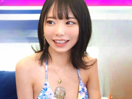 【素人ナンパ】ハニカミ笑顔の若さ弾けるミニマムBODYロリフェイス美女が水着ずらされ乳首責めショートパンツ脱がされクンニ