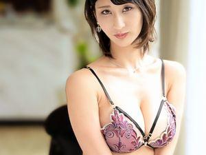 ＜素人＞エキゾチックな雰囲気が魅力的な美人！スレンダー巨乳でゾクゾクする様なすっごい美形女性のセックス！