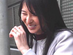 ＜素人＞美魔女45歳！色白清楚な四十路の人妻熟女がAV出演！巨尻美乳な奥さんが電マでオナニー＆フェラ、不倫セックス！