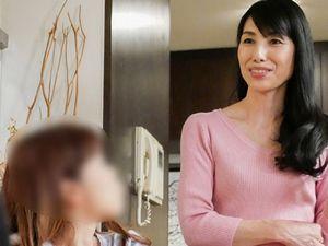 【嫁の母】53歳の姑が娘夫婦のエッチ模様で発情！オナニーをするが娘婿が覗き見して…義母に迫ってキスして押し倒す！