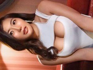 ＜素人＞巨乳巨尻◆美人妻！ド淫乱な人妻がベロキス＆他人棒で3P乱交で連続潮吹き！エロい下着着衣で不倫セックスする奥さん！