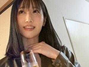 ＜熟女ナンパ企画＞40歳でこの美貌！美魔女が驚きのAV出演！美乳美尻でエロい四十路の自宅で濃厚フェラ＆セックス！