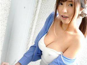 ＜ノーブラ巨乳＞隣に住む可愛いお姉さんが彼氏に閉め出しを喰らった！乳首ぽっちのデカおっぱいに大興奮！NTRセックス！