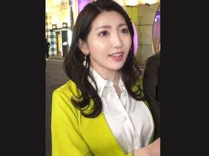【人妻ナンパ】巨乳◎素人夫婦のNTR企画！旦那に復讐とばかりに目の前でデカチンな他人棒で悶えまくる強気な美人妻！