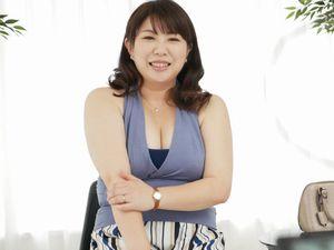 豊満40歳の人妻！子持ちでありながらセフレが3人いると言う性欲旺盛な奥様が意を決してAVデビュー！