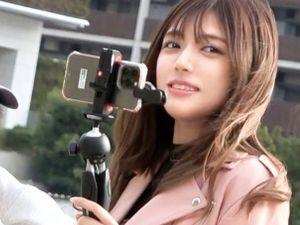 ＜素人＞逆ナンパ企画！魔性のギャルお姉さん！8等身の長身美脚な美人痴女とキス＆セックス！エロいグラインド騎乗位！