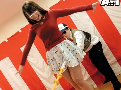 〔バカ企画〕お股綱渡り企画！スレンダーなお姉さんにエッチなゲーム！オマンコ犯される姿を激写したエロ動画