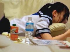 自宅で完全に油断して無防備にくつろいでるポニテな美少女ＪＫにいきなり襲いかかって生ハメ中出しｗ
