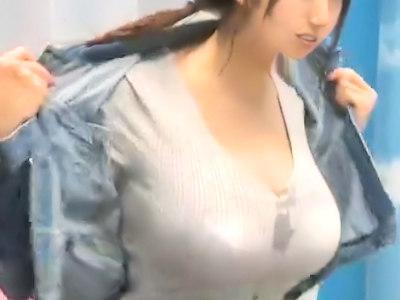 「やっ‥やべぇwww」オレ、ソーローなのに見たこともない超乳パイオツ専門学生に口とパイズリで責められたらとでもガマンできねぇ；