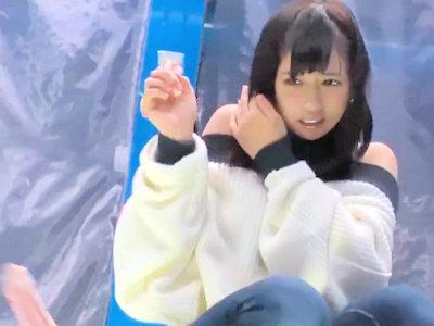 「えぇっ！？そんなの無理ですぅっ；」彼氏持ちのめちゃクソかわいい素人娘に規格外サイズの激ピスマシンバイブを豪快にぶち込み潮吹かせNTR♪