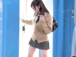 学校帰りのミニスカ生足がムラムラするＪＫに下着のモニターだと騙して成長期の巨乳おっぱいモミまくりパイズリさせ挿入決めてドピュドピュ胸射♪