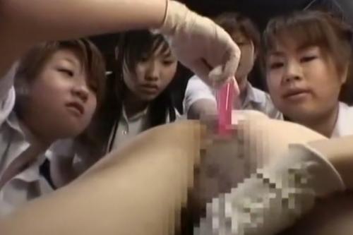 ＜JK4人＞盗撮痴漢教師のアナルを侵すJK４人組