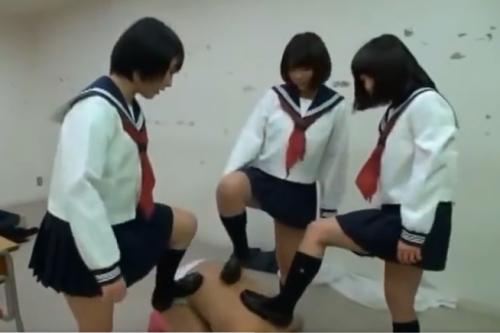＜JK＞放尿、窒息顔面騎乗なんでもあり...こんなふうにJKに土下座させられたい人生でした...