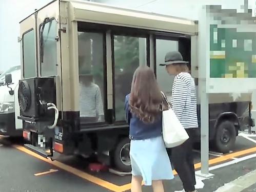 【素人ナンパ】今しか遊べないw　インテリ美人お姉さんをマジックミラー便に連れ込み企画撮影!清楚系の美女が下着ガン見せ