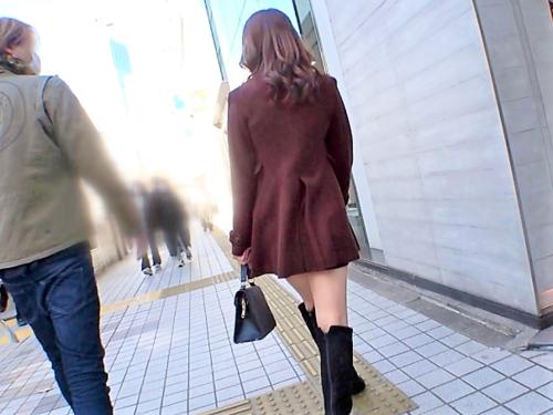 【素人ナンパ】薔薇が似合うミニスカ美人とホテルIN!パンツ見えてる美脚ギャルが美乳おっぱい吸われ興奮しクンニ＆フェラ