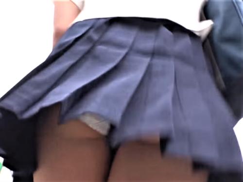 【凌辱】ストーカー犯がミニスカ女子校生のパンチラ盗撮!手マンしイラマチオさせ美少女の未成熟おまんこに着衣バック挿入