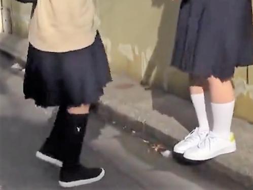【素人ナンパ】えーヤバイヤバイ// 爽やか制服ロリJKを見つけてMM号に招待!パンツ脱ぎノーパンになった美少女に腟内洗浄
