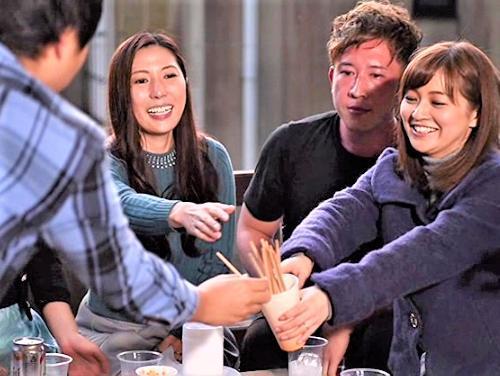 【人妻ナンパ】隠してー見ちゃダメ♥巨乳おっぱいの美熟女おばさんが温泉でクンニ＆フェラし興奮し若男とヤりまくる【不倫】