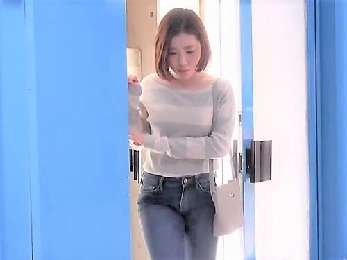 【素人ナンパ】開放感あるMM号に乗った19歳JD!着替えを盗撮された清楚な美人お姉さんが上体反らし寝バックで赤面絶頂イキ