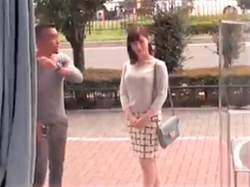 【素人ナンパ】結婚２年目の清楚な美脚美人がMM号に乗車!密室でカメラマンにフェラ手コキする巨乳おっぱいセレブ社長夫人