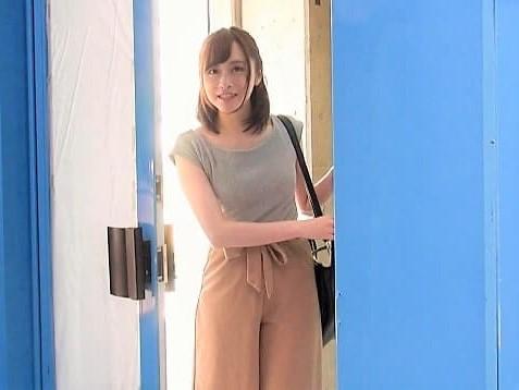 【マジックミラー号】美乳おっぱいな清楚系美人お姉さんの生着替えを盗撮しポルチオマッサージしたらMM号で美女が羞恥お漏らし