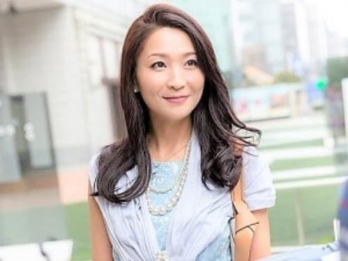【素人ナンパ】美熟女なオシャレ人妻が電マ使ってオナニーするなんて…清楚な顔からは想像できない程のイキッぷり//