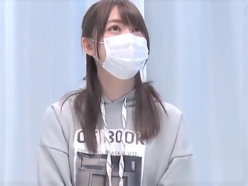 【素人ナンパ】帰宅途中の美人ナースに声かけMM号に招待!着替えてる所を盗撮されたマスク美女が悩めるオトコにフェラ＆手コキ