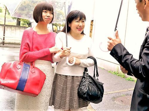 【人妻ナンパ】婚活についての番組ですw五十路熟女と美人娘にインタビューと見せかけエロ企画!巨乳おっぱいおばさんに中出し