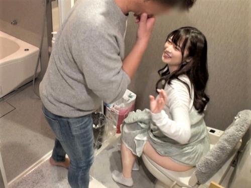 【素人ナンパ】ちょっと…何してるのwwほろ酔い清楚系美人のトイレに強行突入した結果…!フェラしながらの乳首責めエロ過ぎ