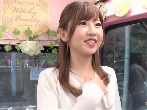【熟女ナンパ】キスしてみませんか？結婚十年目の清楚な人妻がマジックミラー便に乗車!笑顔が素敵な美人ママがパンスト脱がされ