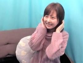 【素人ナンパ】怪しげな車にのってしまった清楚な美乳おっぱい美人!学校帰りのお嬢様系JDにいきなりちんこみせつけてみたら…