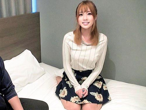 【素人ナンパ】おちんちん…硬くなってきた//お嬢様系美人にいきなり股間見せつけたら…美乳おっぱい女子大生とベロチュー出来た