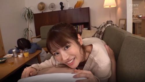 ［楓カレン］彼女が寝ている横のソファーで僕の乳首舐めながら誘惑されるからガチ勃起しちゃう